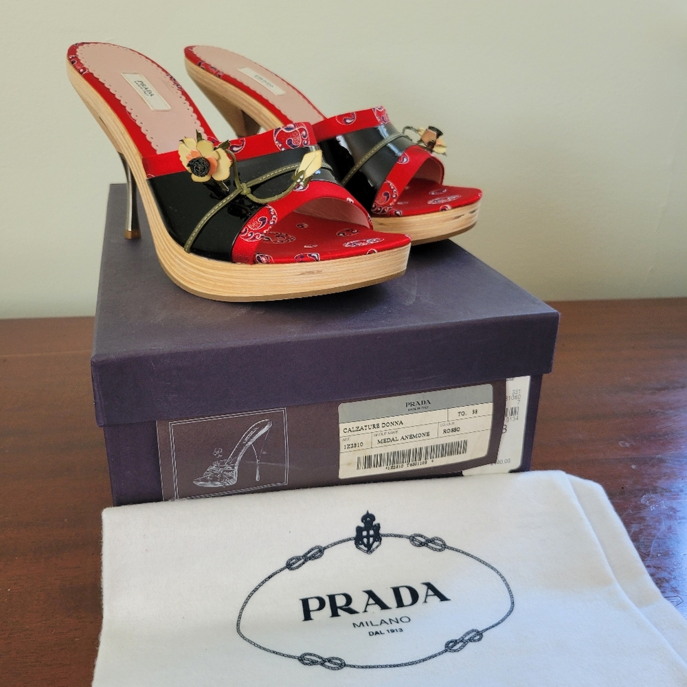 NWT Prada Calzature Donna red & black patent leather sandals heels with dustbag